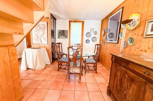 Bright duplex in a quiet yet central location