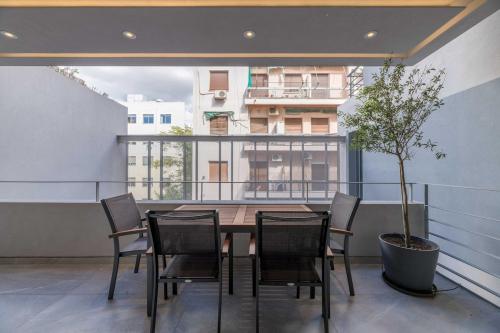 The HostMaster Metropolis Vibe