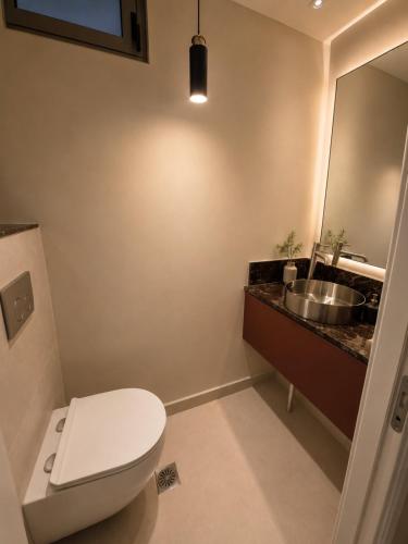 1618 Acropolis Luxury Apartment
