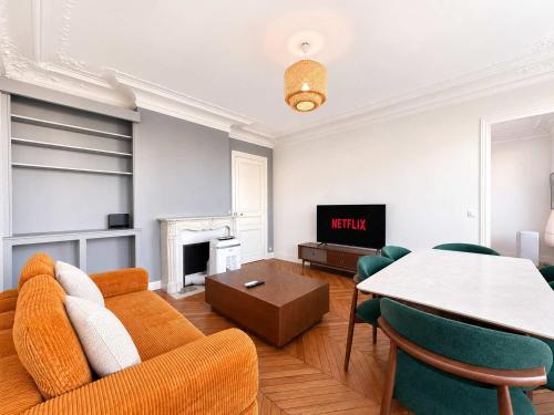 Paris 10 Spacious 2 Bedroom Apartment with Netflix