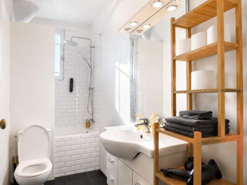Paris 10 Spacious 2 Bedroom Apartment with Netflix
