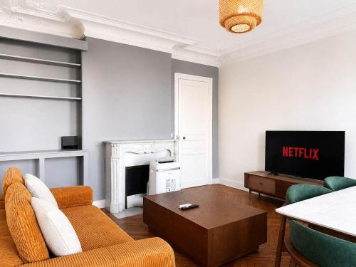 Paris 10 Spacious 2 Bedroom Apartment with Netflix