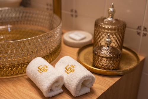two towels on a counter next to a sink at Quinta Linhas da Primavera in Guimarães
