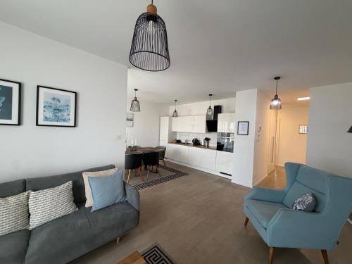 New modern APT near Old town - private parking