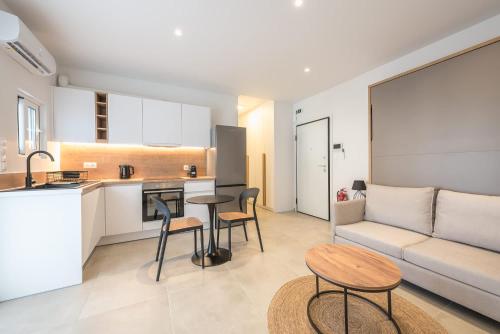 Charming Studio With Convertible Living
