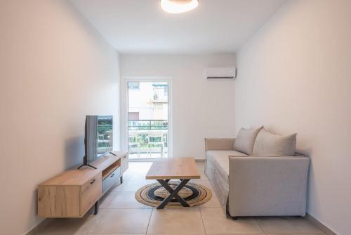 Spacious New 2BR Apartment Sleeps 6