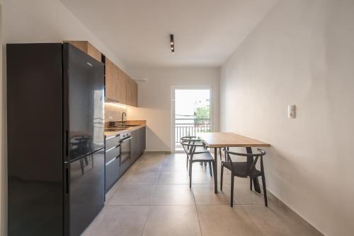 Spacious New 2BR Apartment Sleeps 6
