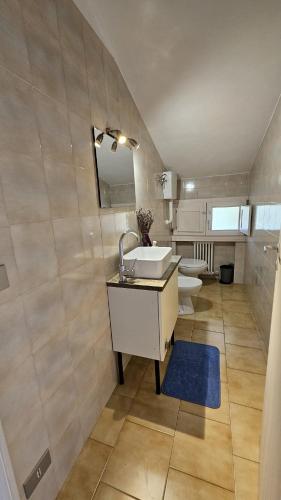 a bathroom with a sink and a toilet at Nonna Marisa B&B in Madonna di Fornelli