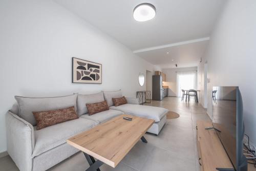 Modern 2 Bedroom Apartment Near Athens Center