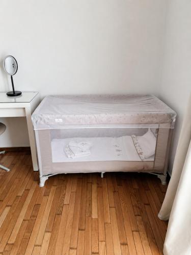 Spacious Art Home in Gazi Near Metro 2 min