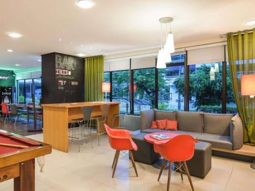 a living room with a couch and a table and chairs at ibis Fortaleza Praia de Iracema in Fortaleza