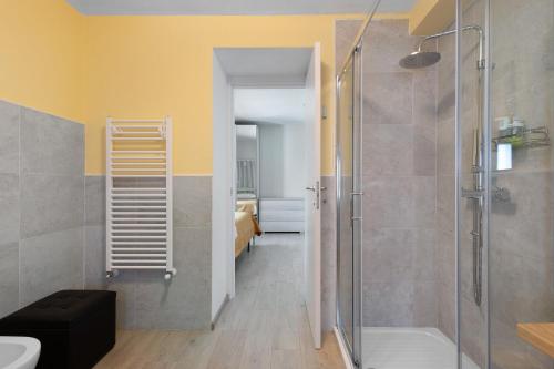 a bathroom with a shower and a sink at Da Dani Casa Vacanza in Pontremoli