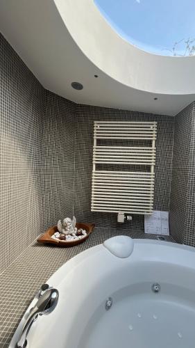 a bathroom with a bath tub and a window at Chambreplus Kriski in Ghent