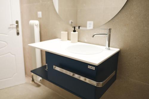 Dysi by Lithos & Key - 1 bdr Kalamata Beach Stadium