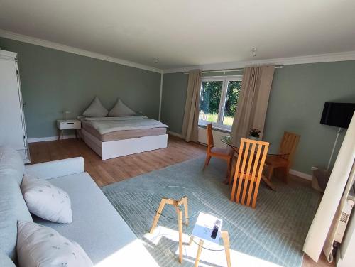 a living room with a bed and a table at Appartement Weideblick in Steinsieken