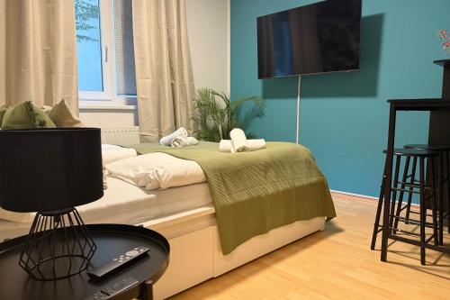 Bright City Apartment Free Parking & 2 Min to Subway