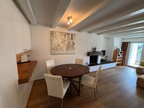 Slope-Side Mountain Apt Sleeps 4