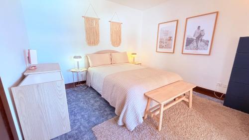 Ocean view one bedroom apartment with garage and swimming pool in Costa da Guia