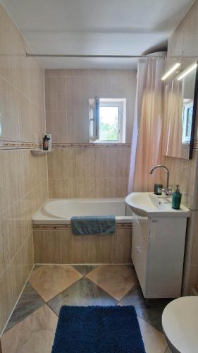 a bathroom with a tub and a sink at Apartament ALBATROS in Mangalia