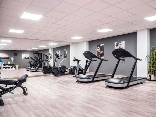 a gym with treadmills and ellipticals in a room at Ibis Styles A Coruna in A Coruña
