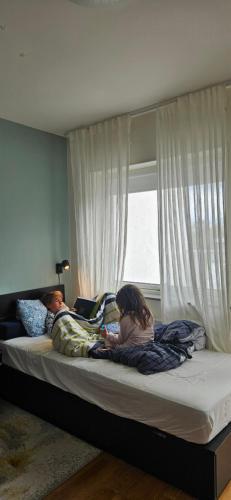 a man and a woman laying on a bed at Plutogatan PentHouse 
