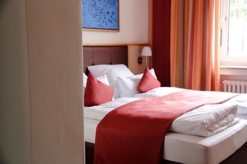 Postel nebo postele na pokoji v ubytování Landhotel-Neunburg