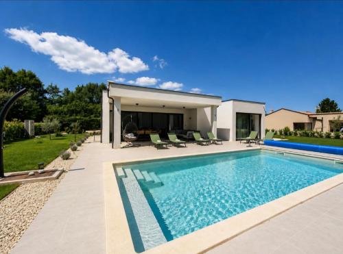 Villa Moena - Peaceful Istrian Escape with Heated Pool