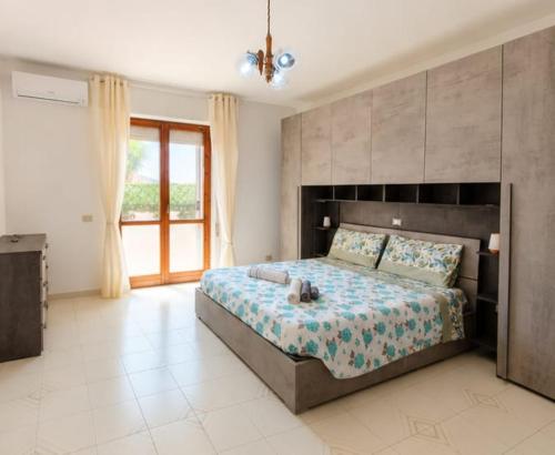 a bedroom with a large bed and a window at Lello's Dream House in Càbras