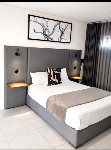 a bedroom with a large bed in a room at The Spear Guest Lodge in Graskop