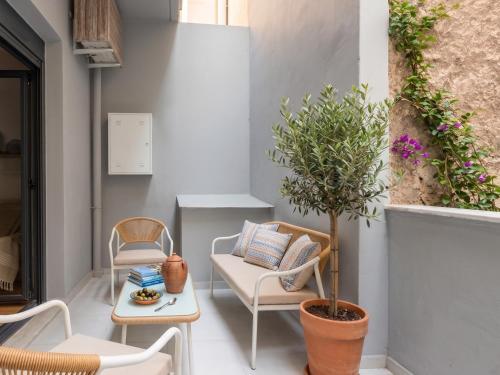 Omian Pearl Residence Pangrati & Balcony