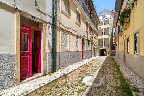WHome Explore Historic Lisbon on Foot from São José