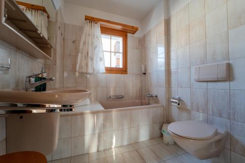Light Alpine Apartment with View Heart of Flims