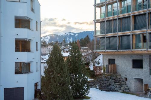 Sleek Mountain Escape Light and Airy