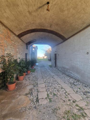 an archway in a building with potted plants at b&b MADDIALE 