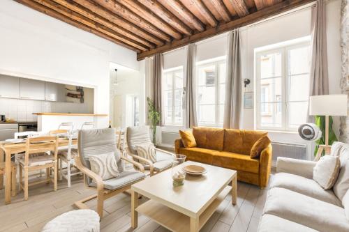 BnGo I Le Coeur Lyonnais I 3 chambres, 2 salles de bain, hypercentre, 3ème étage sans ascenseur