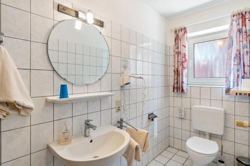 a bathroom with a sink and a toilet at Hotel Zum Wikinger in Dornum