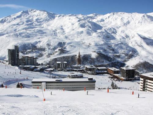 Studio lumineux aux Menuires, ski aux pieds, balcon - FR-1-344-931