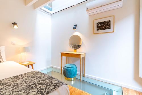 Unique Beachside Triplex by LovelyStay