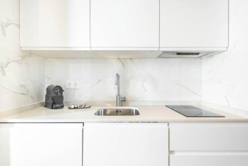 Hidden Gem studio in the heart of Malaga by REMS