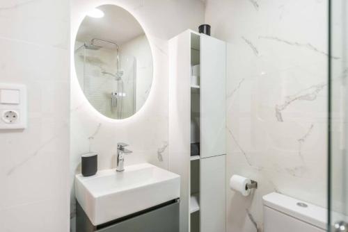 Hidden Gem studio in the heart of Malaga by REMS