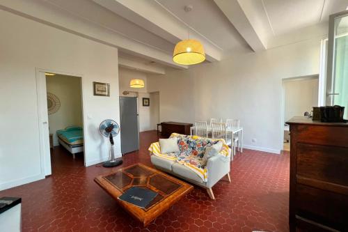 Newly renovated apart in the heart of Old Antibes