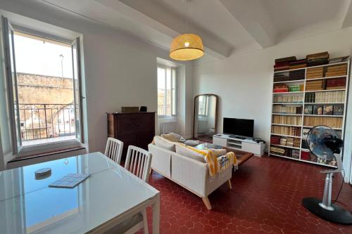 Newly renovated apart in the heart of Old Antibes