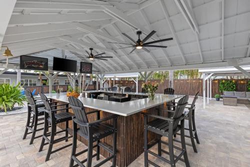 a kitchen with a bar with chairs and a ceiling at Coconut Grove Resort in Clearwater Beach