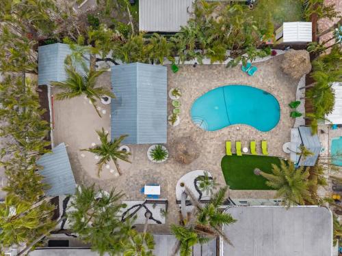 an overhead view of a resort with a swimming pool at Coconut Grove Resort in Clearwater Beach