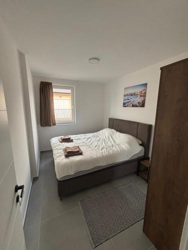 a small bedroom with a bed and a window at Andrejić 1 in Veliko Gradište
