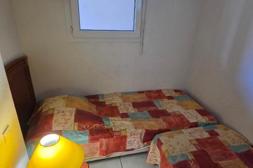 Air-conditioned apartment with pool near the coves