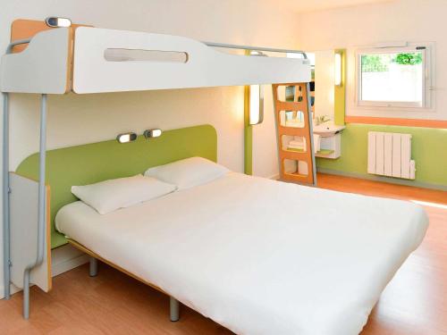 a bed in a room with a bunk bed at Ibis Budget Orléans Nord Saran in Saran