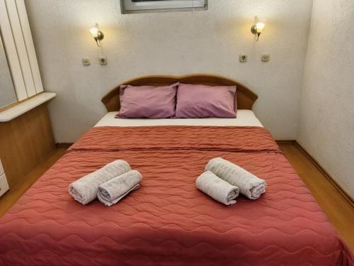 a bedroom with a bed with two towels on it at Apartmani Ribar in Ohrid
