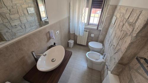 a bathroom with a sink and a toilet at Dimora Clorinda in Passo Corese