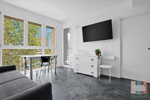 GA311 Luminoso Appartamento di Design con Balcone
